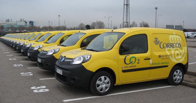 Flota de vehículos eléctricos Renault Kangoo ZE de CORREOS
